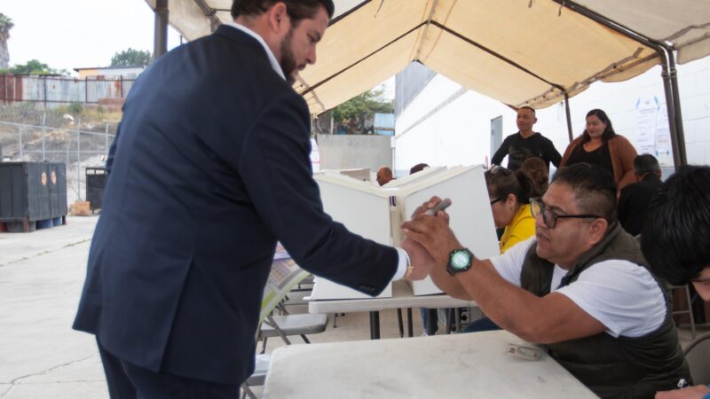 Emite Ismael Burgueño su voto en las elecciones del Poder Judicial