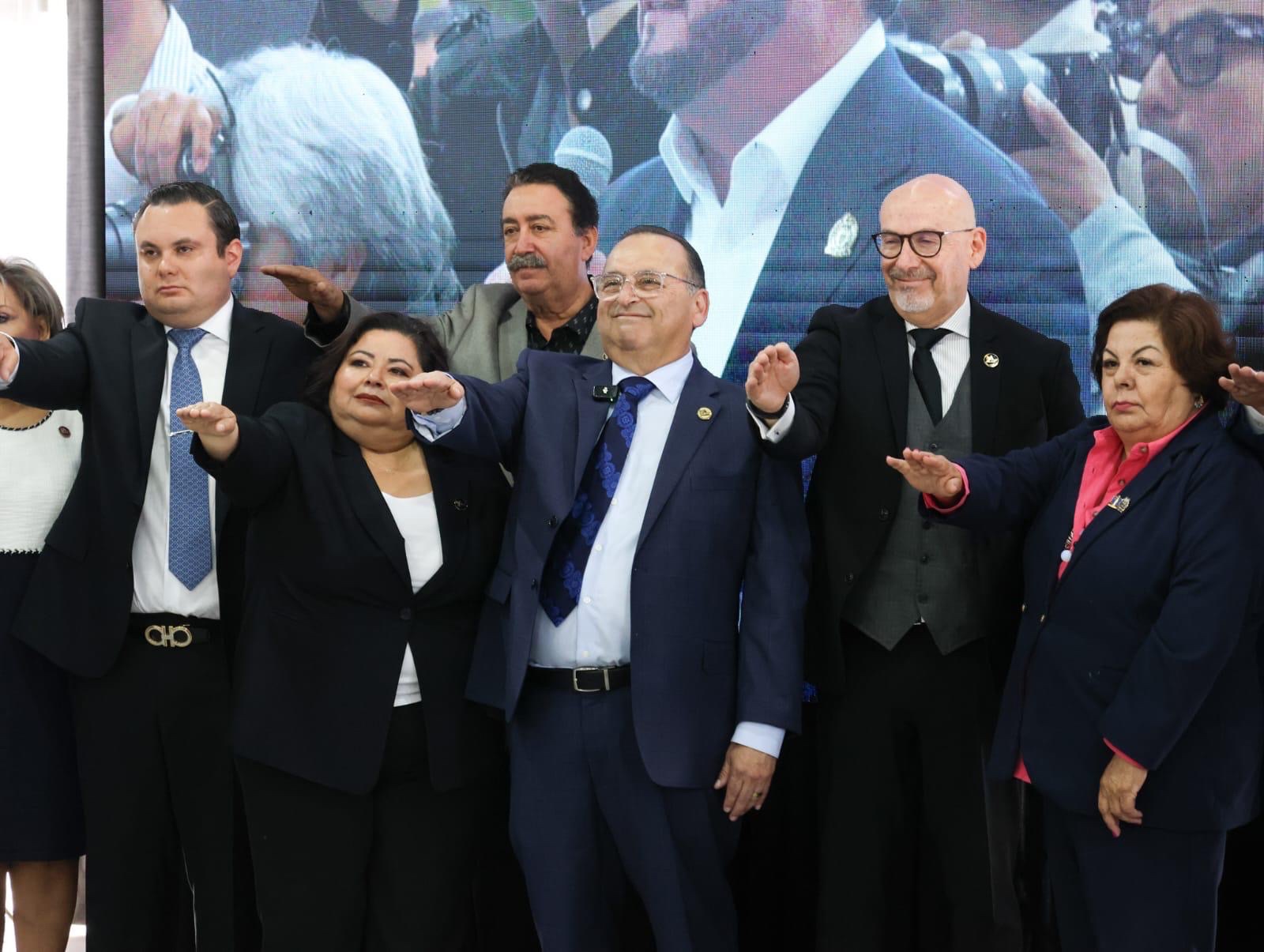 Encabeza Ismael Burgueño Ruiz toma de protesta del nuevo Consejo Directivo de la CANACO