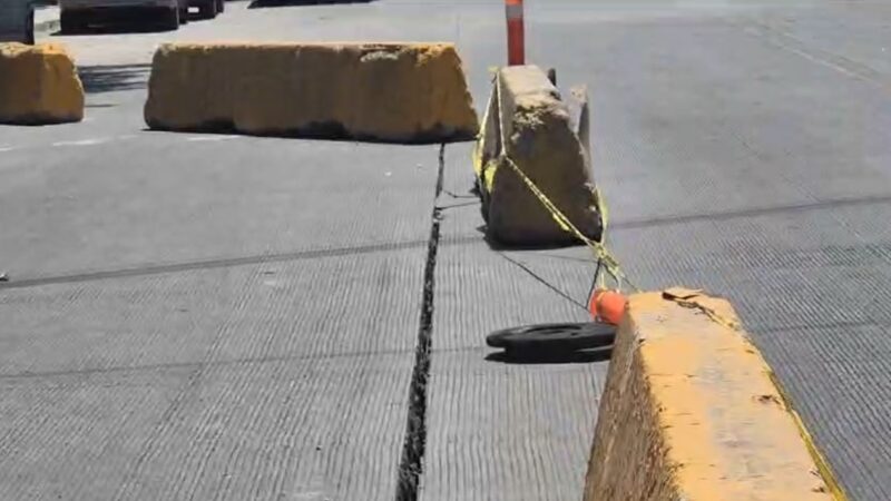 Socavón en avenida Revolución causa alarma en el centro de Tijuana