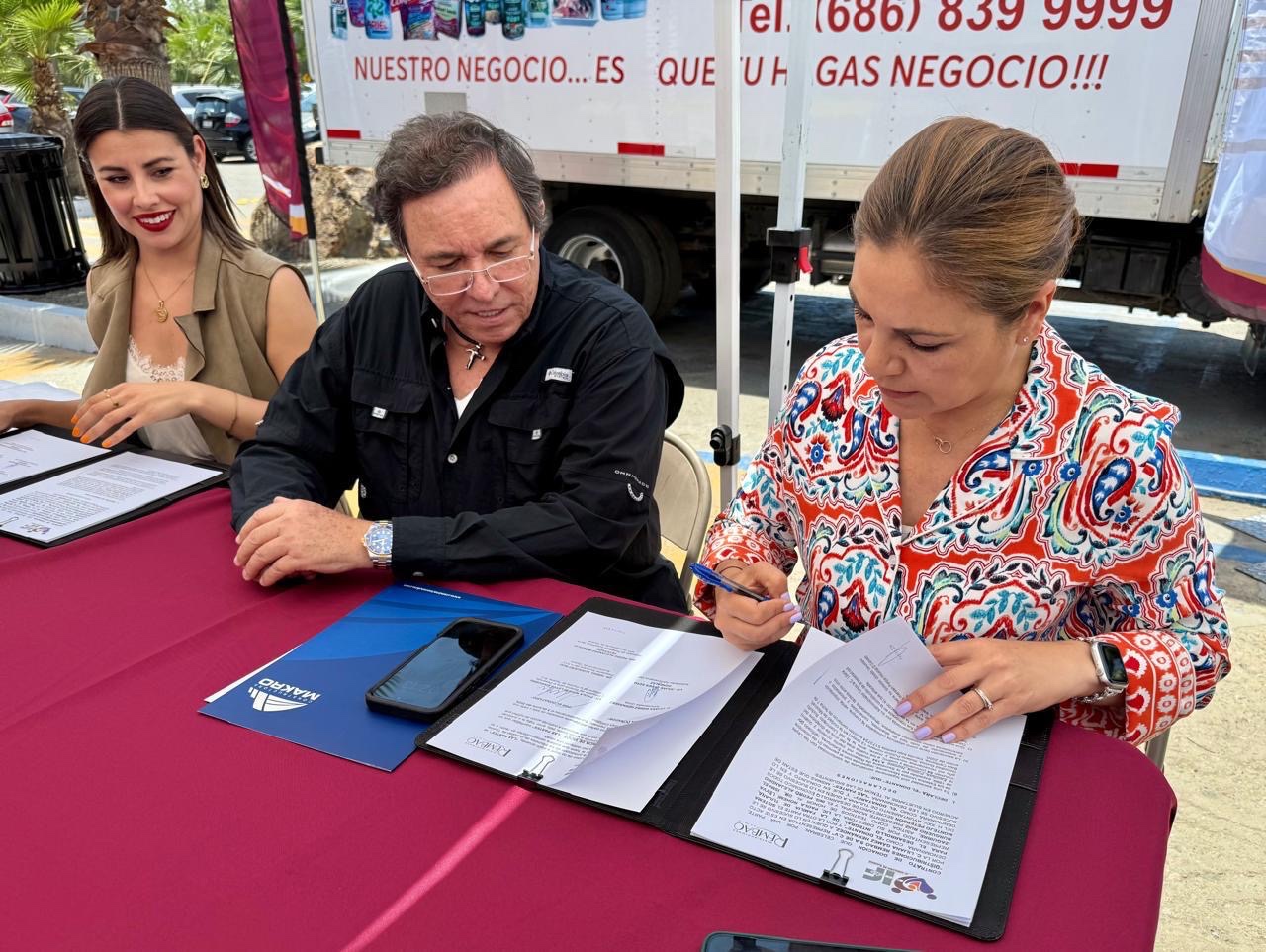 Firma DIF Tijuana convenio de colaboración con Distribuidora Rembao para apoyar a sectores vulnerables