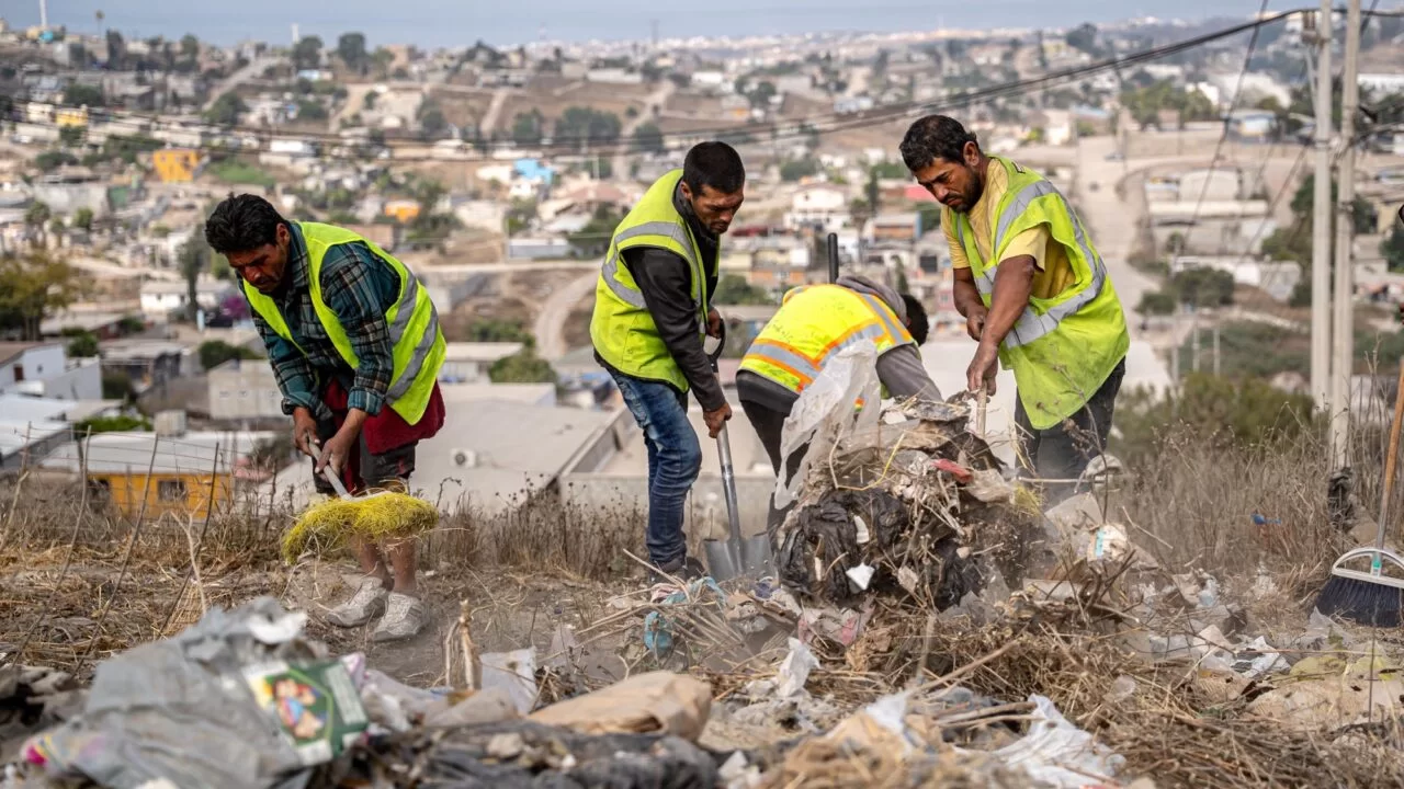 Tijuana retira 17 toneladas de basura en operativos de limpieza