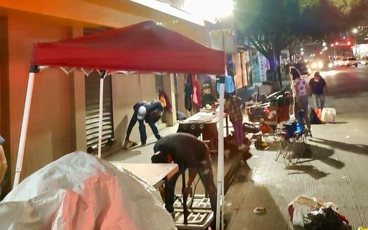 Operativos nocturnos retiran a vendedores sin permiso en Zona Centro de Tijuana