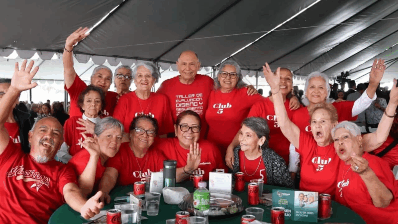 Día del Abuelo en Tijuana reúne a más de 1,500 adultos mayores
