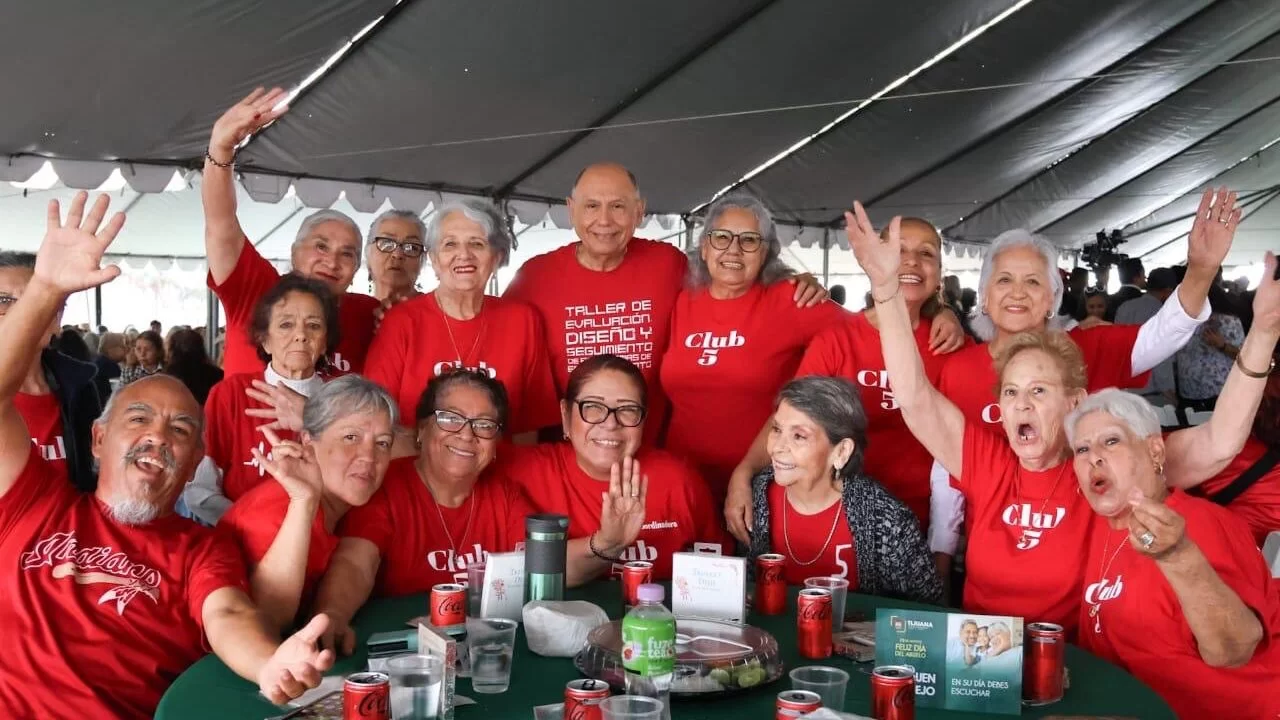 Día del Abuelo en Tijuana reúne a más de 1,500 adultos mayores