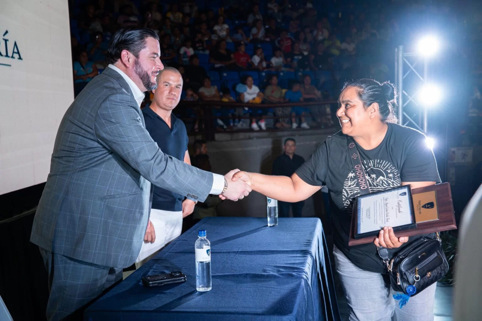 Fundación Fuente de Sabiduría entrega 2,400 becas en Tijuana