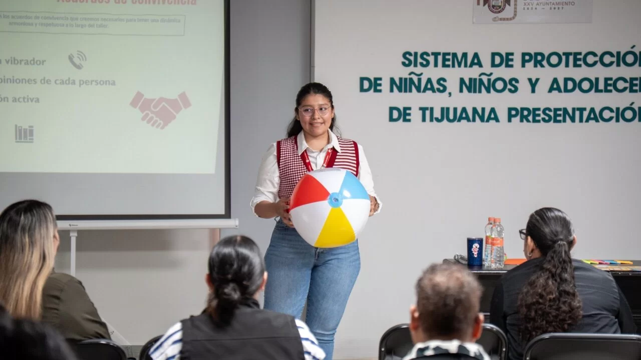 Tijuana capacita a funcionarios para atender a niñez migrante