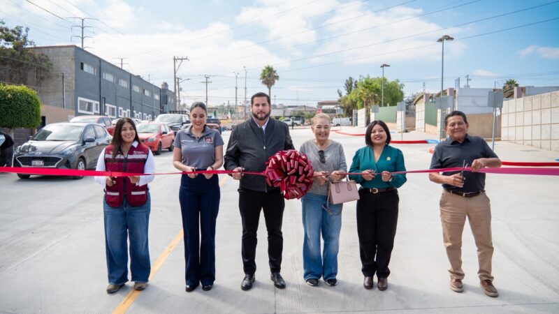 Tijuana pavimenta calle C.F.E. en Lomas del Matamoros con beneficio para 8 mil personas