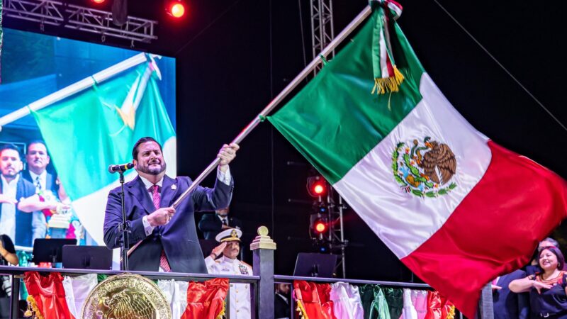 Ismael Burgueño encabezó el Grito de Independencia en Tijuana ante 25 mil personas