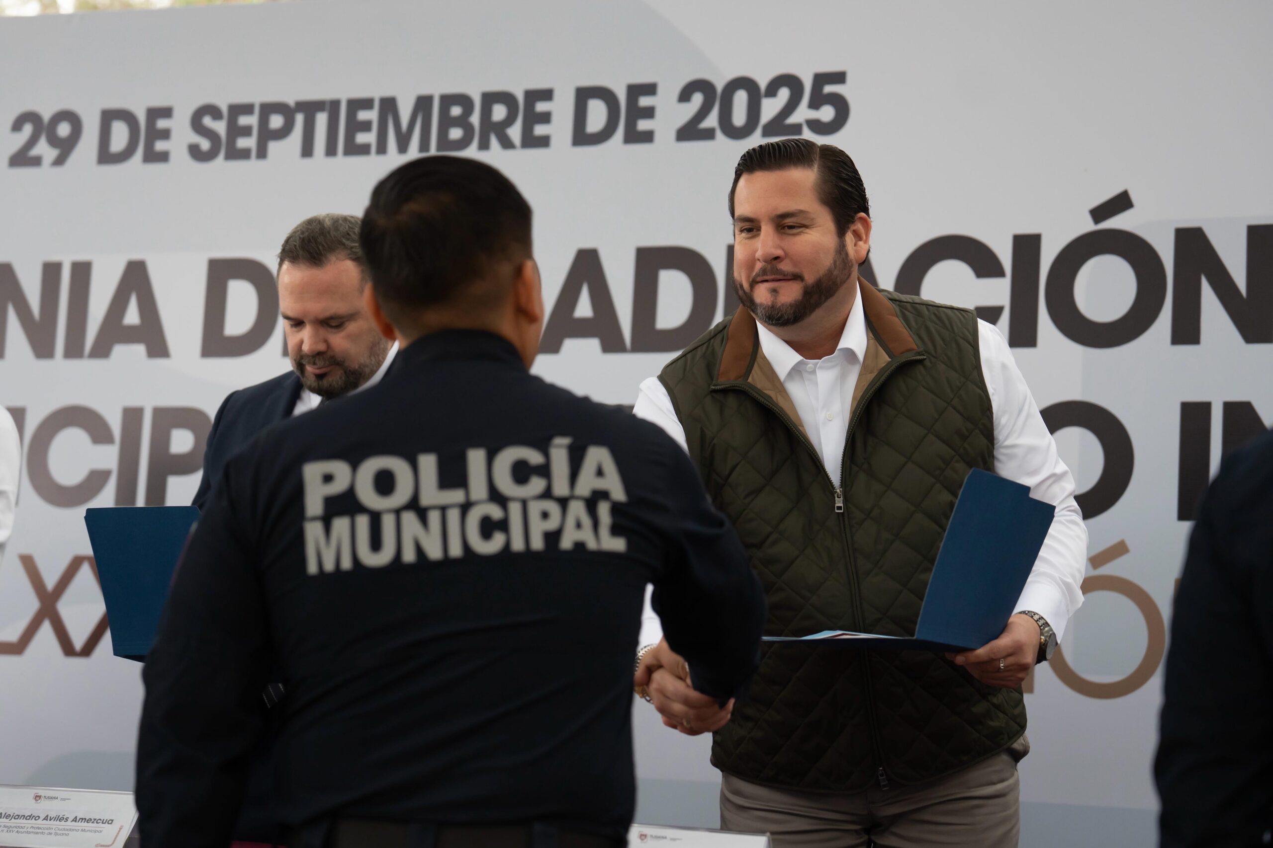 Toma protesta Ismael Burgueño a 53 nuevos elementos que se integran a la Policía Municipal de Tijuana