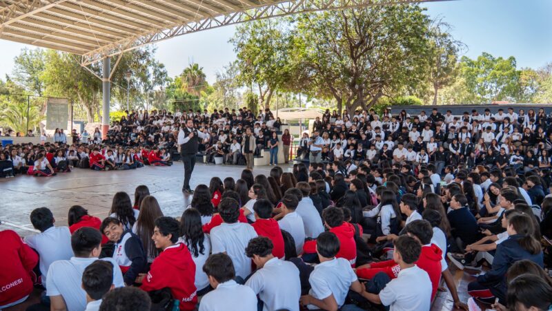 Participa Ismael Burgueño en Panel de Egresados Exitosos del CBTis 116