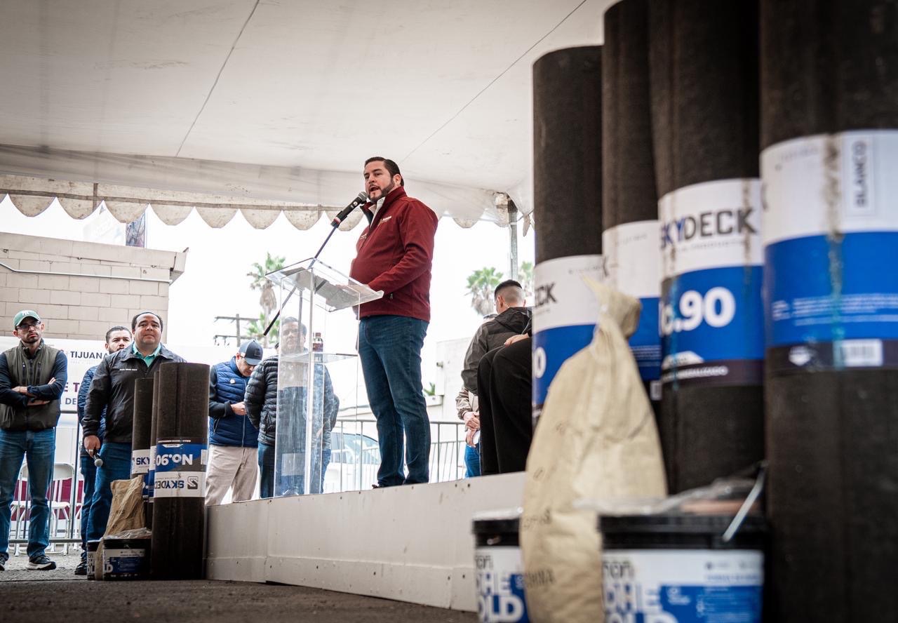 Entrega de techumbre beneficia a 500 familias de Tijuana