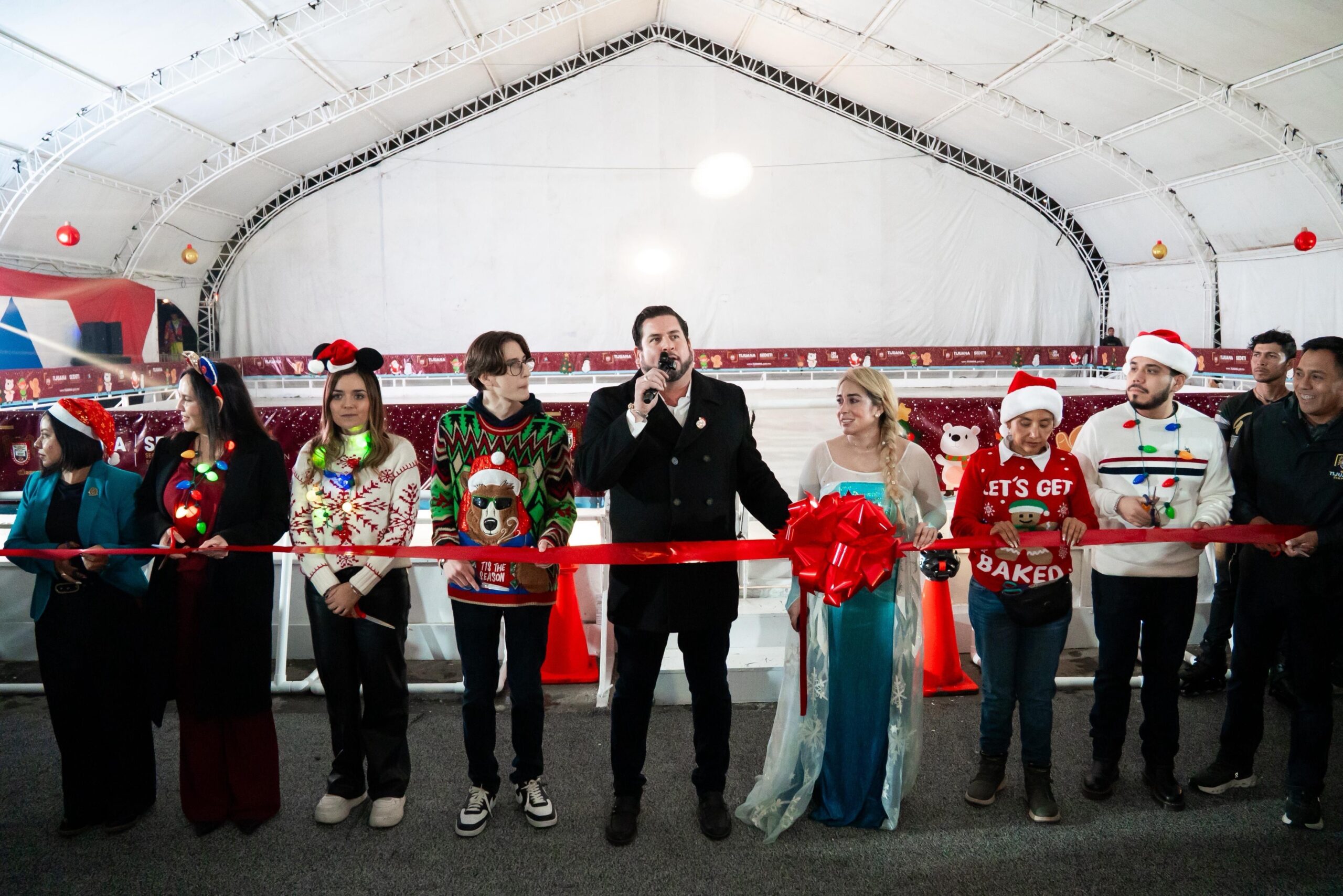 Invita Gobierno Municipal de Tijuana a disfrutar pista de hielo gratuita en el Parque Morelos