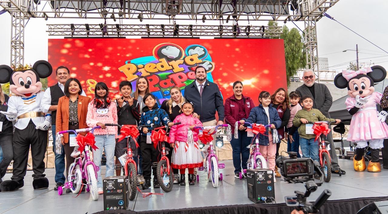 Convive Ismael Burgueño con niñas y niños tijuanenses en la celebración de Día de Reyes 2026