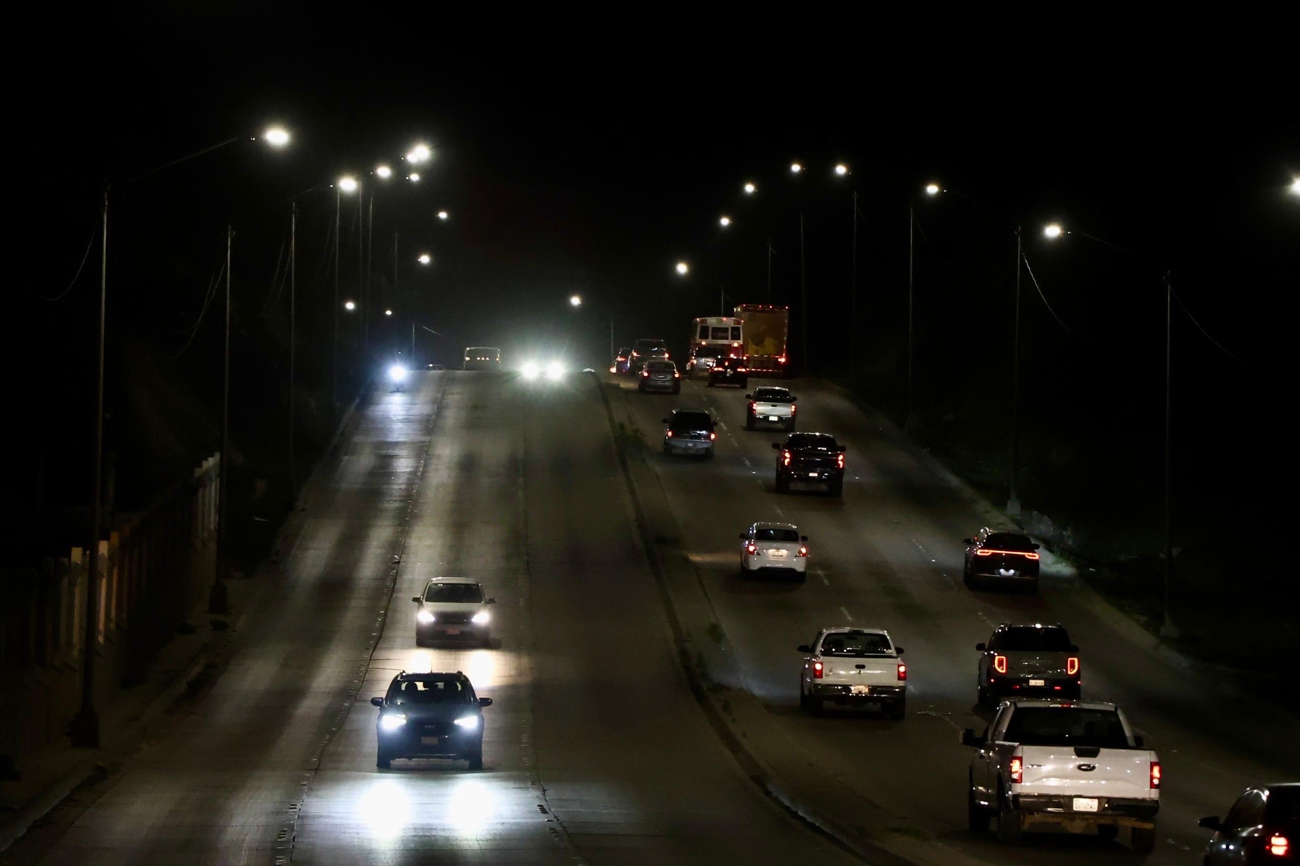 Vía Rápida Oriente instala 119 luminarias LED en Tijuana