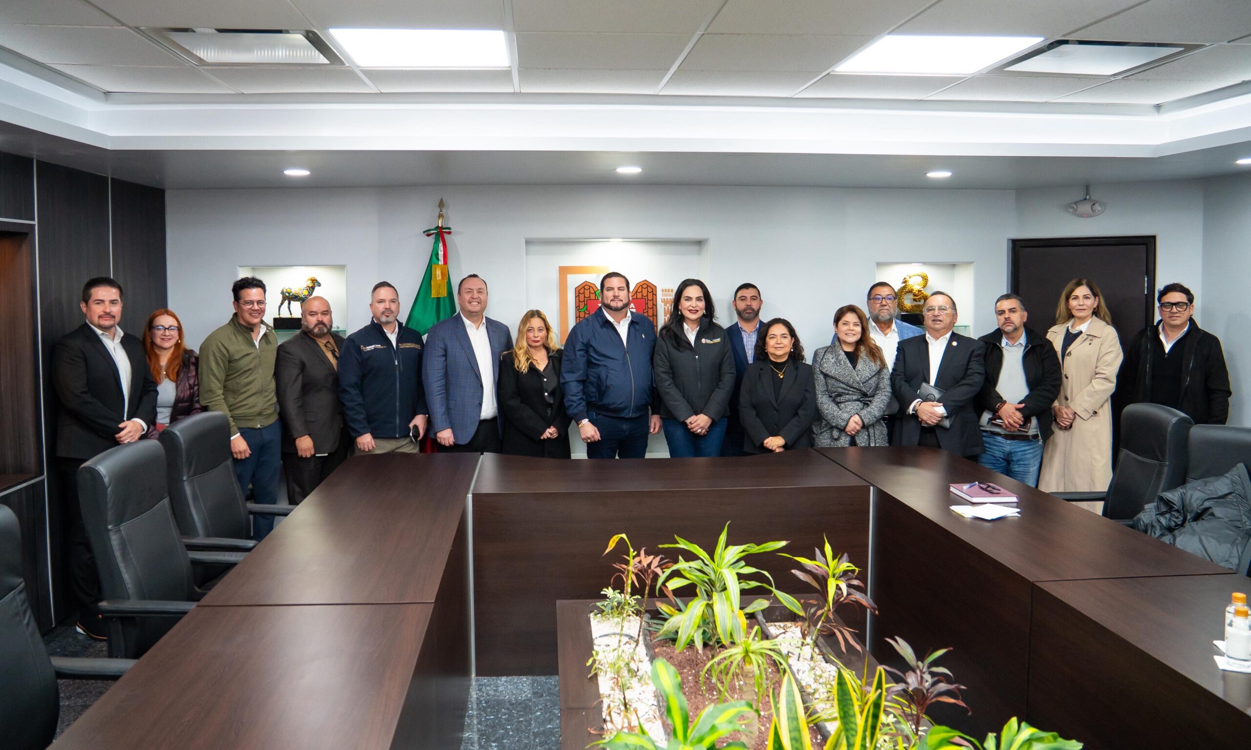 Se reúne Burgueño con secretaria de Turismo de BC y organismos empresariales para fortalecer la seguridad turística