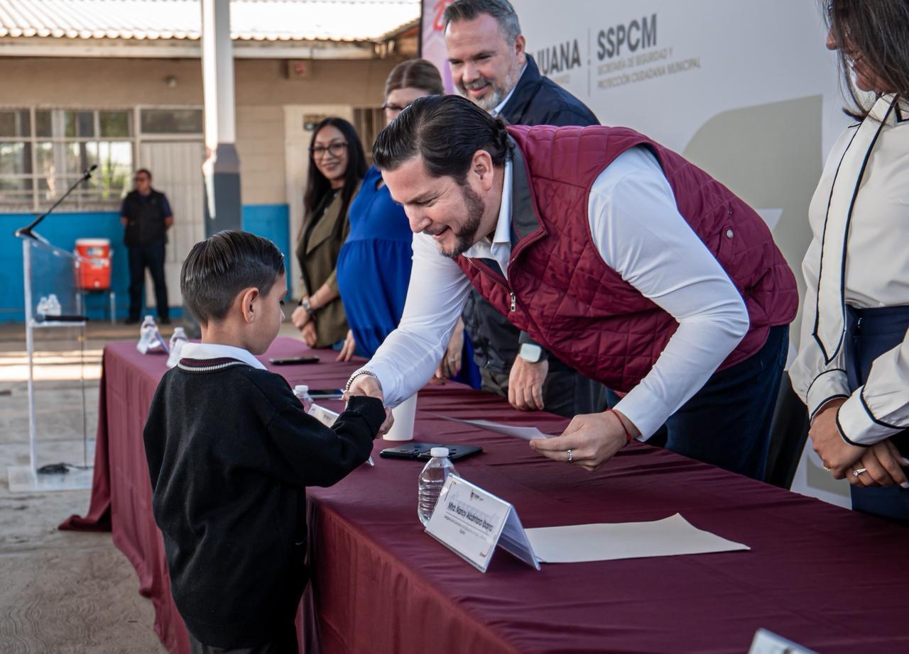 Encabeza Ismael Burgueño clausura del programa D.A.R.E. en beneficio de más de 6 mil estudiantes