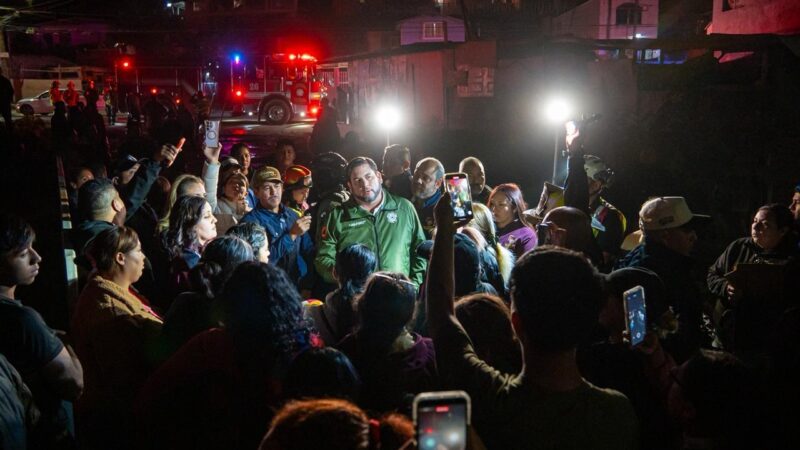 Atiende Ismael Burgueño a familias afectadas por incendio en Rancho Las Flores