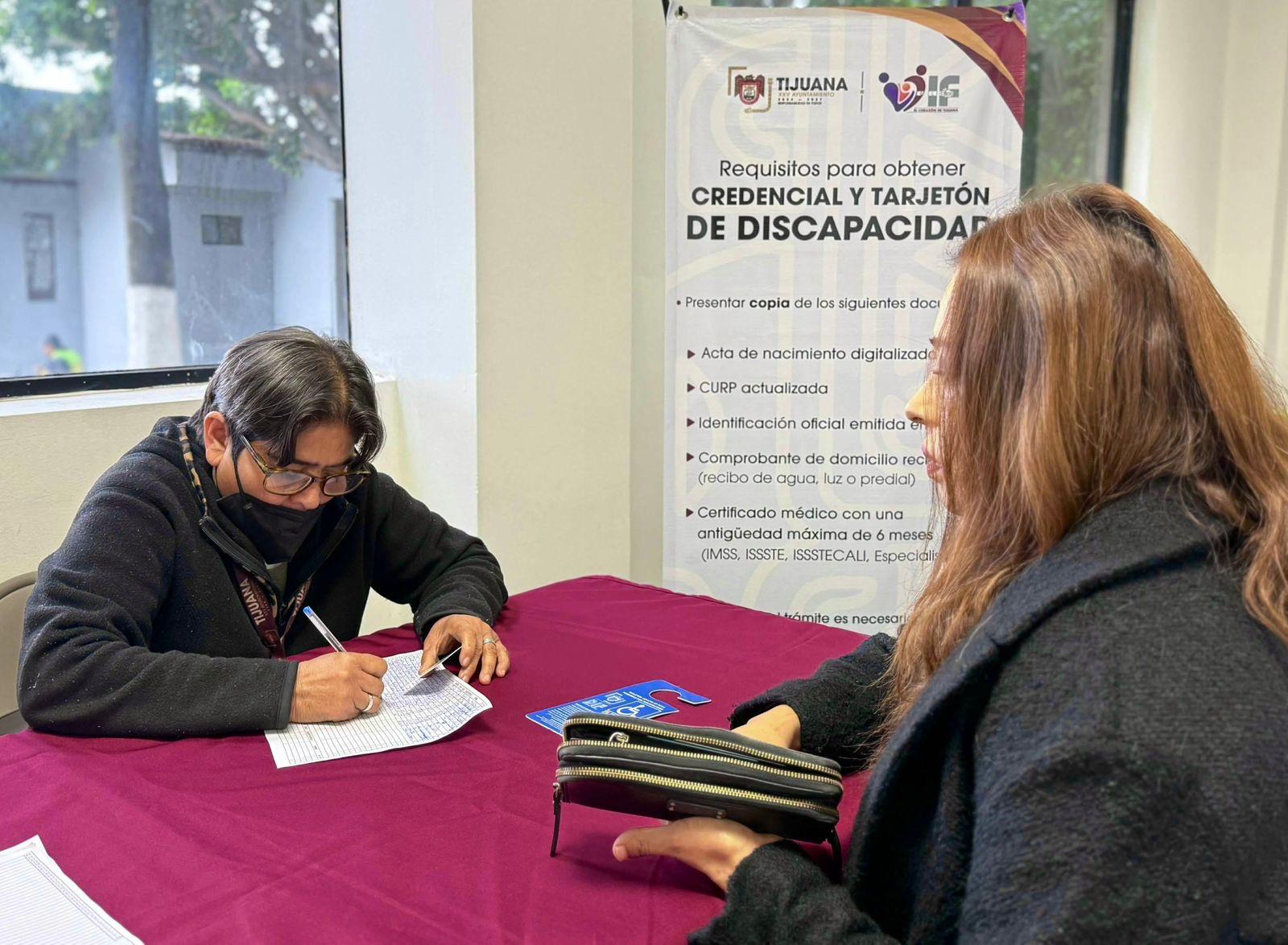 Renueva Gobierno Municipal más de 19 mil 600 engomados 2026 para el tarjetón de personas con discapacidad