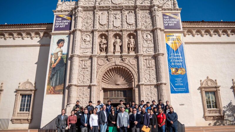 Acompaña Ismael Burgueño a estudiantes de Tijuana a recorrido binacional al Museo de Arte de San Diego