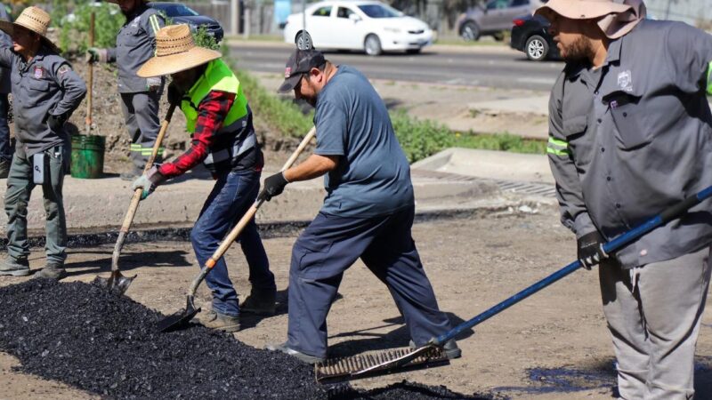 Bacheo en Tijuana mejora vialidades en siete delegaciones
