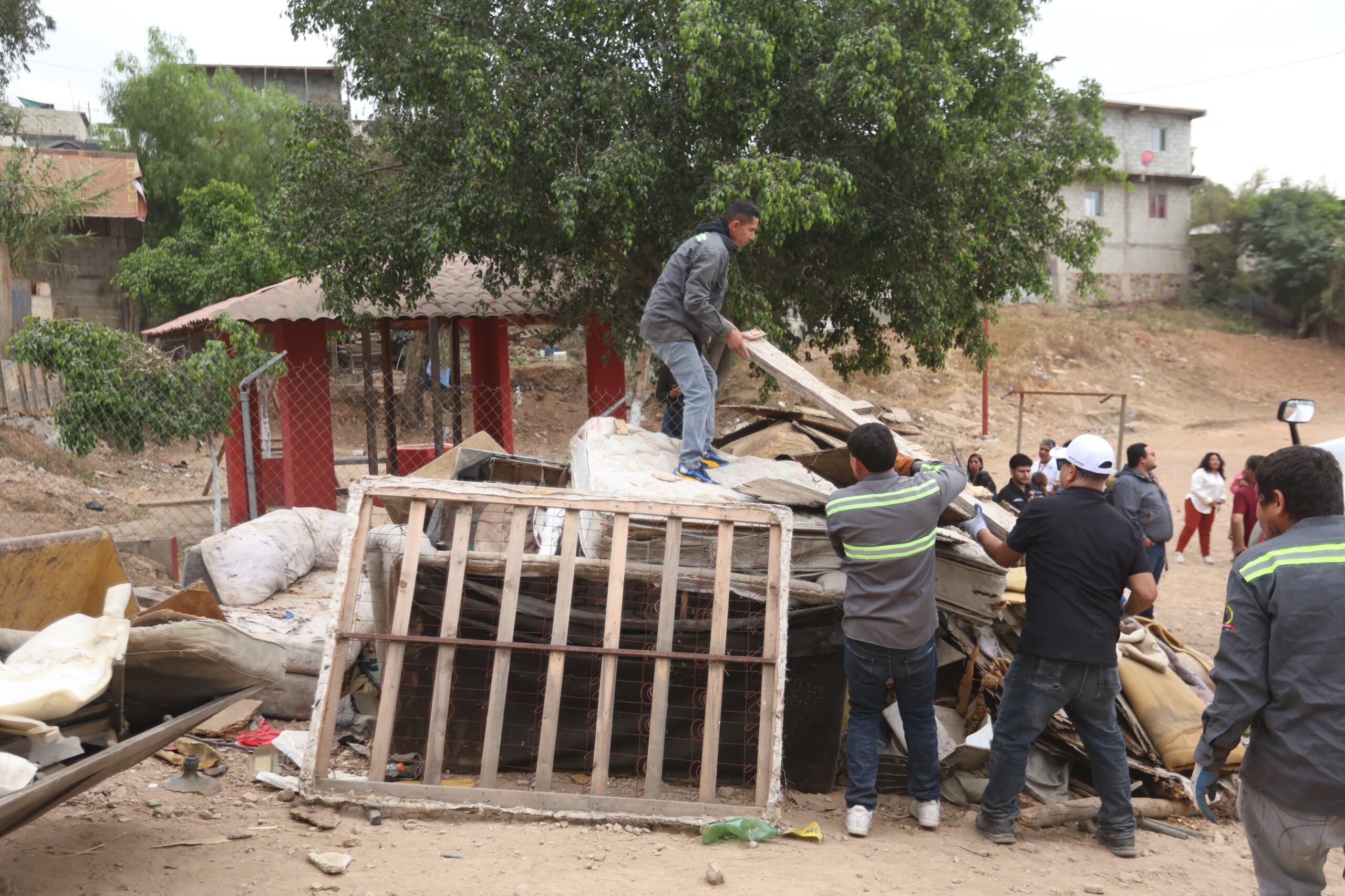 Retira Gobierno Municipal más de 55 toneladas de basura en colonias de las delegaciones Otay Centenario, La Mesa y Sánchez Taboada