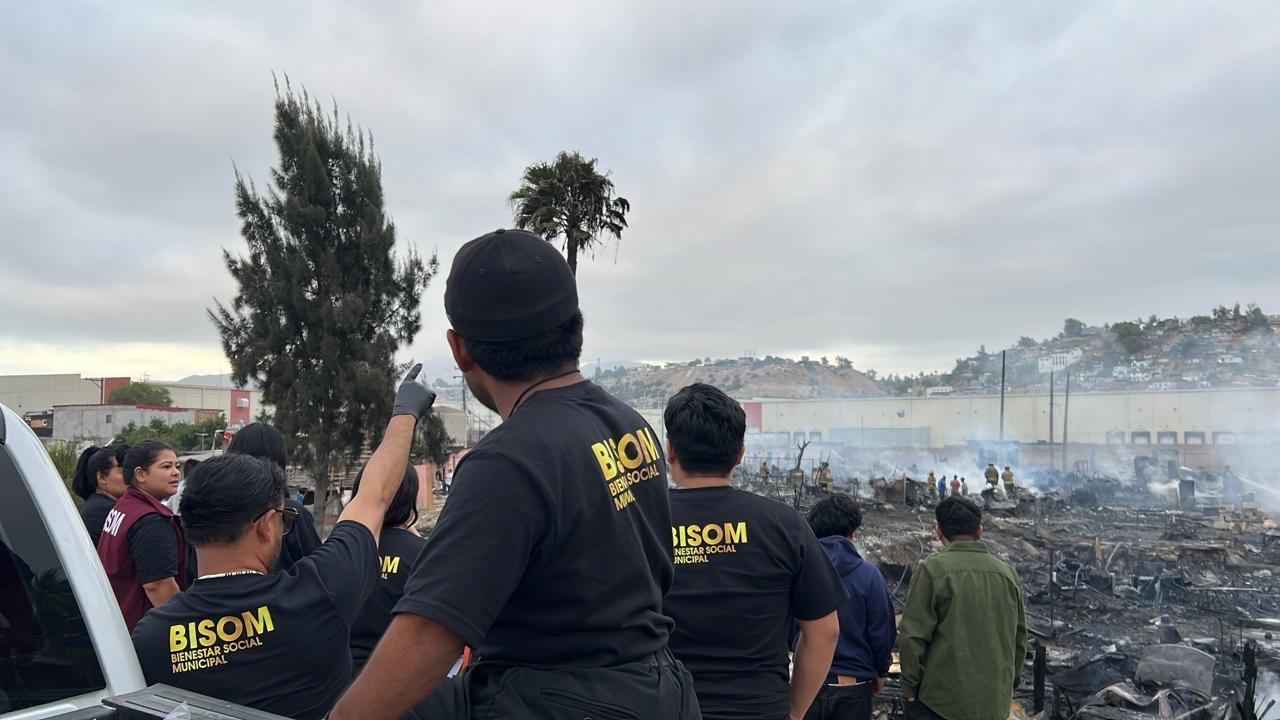 Gobierno de Tijuana brinda apoyo tras incendio en Cañón del Padre