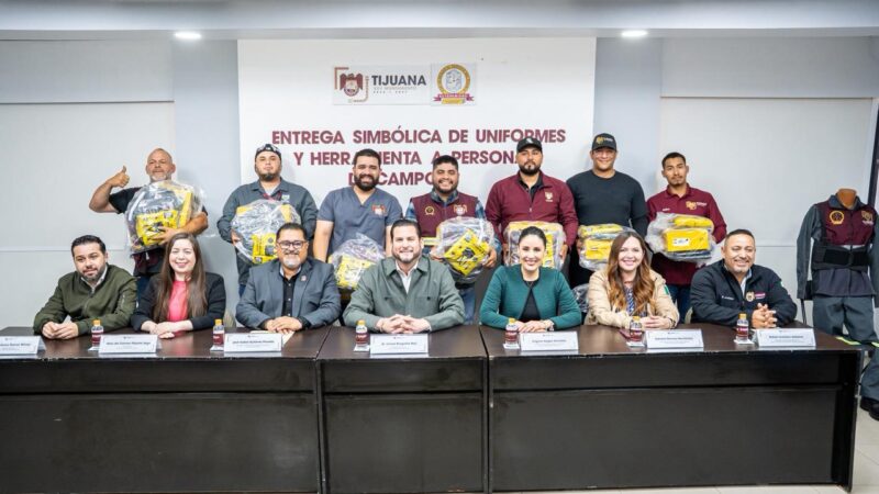 Entrega Ismael Burgueño uniformes y equipo a personal operativo del Ayuntamiento de Tijuana