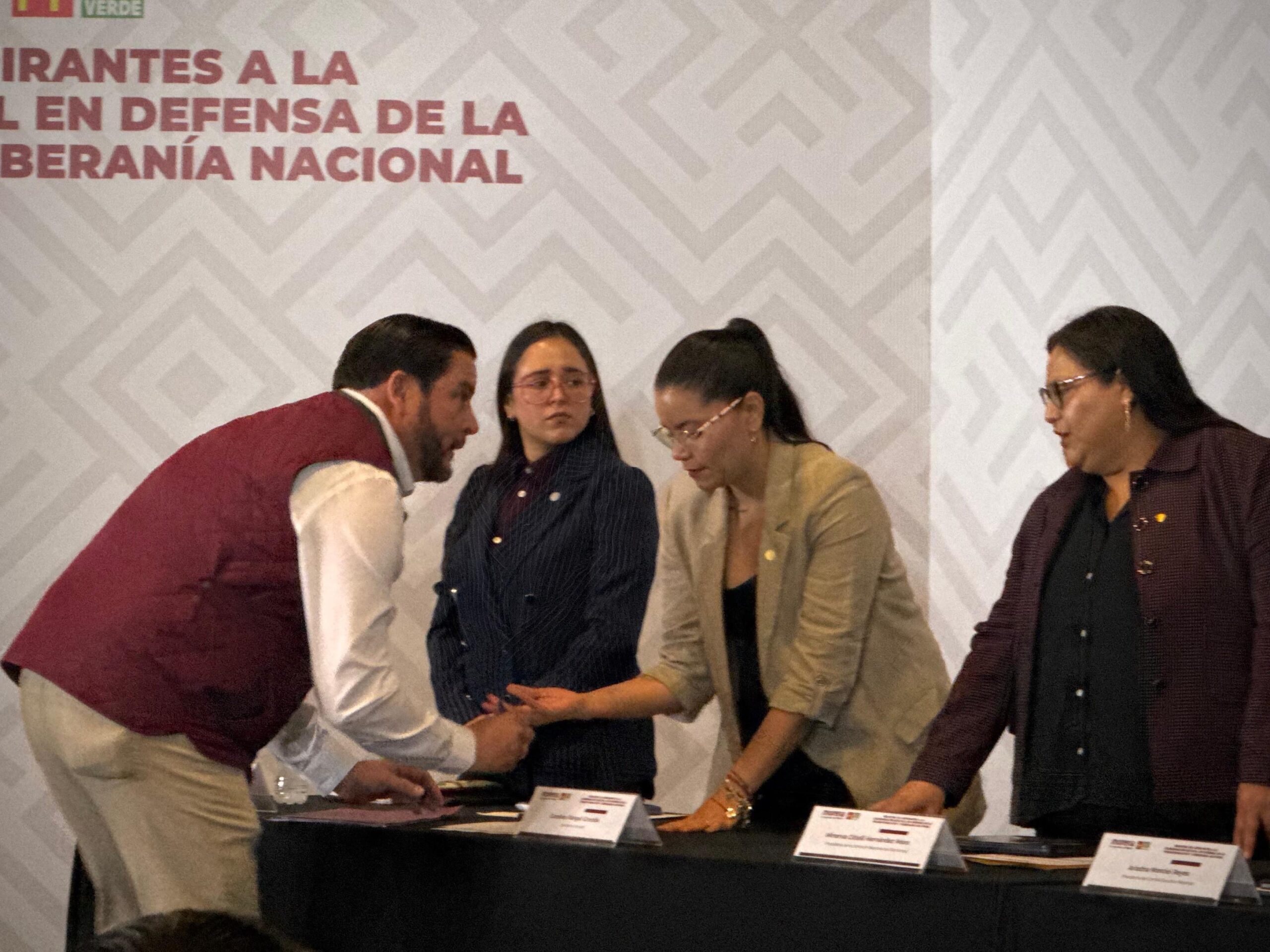 Ismael Burgueño se registra en proceso interno de Morena BC
