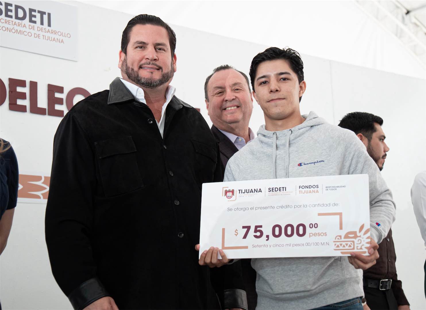 Entrega Ismael Burgueño más de 430 apoyos económicos para fortalecer el emprendimiento en Tijuana
