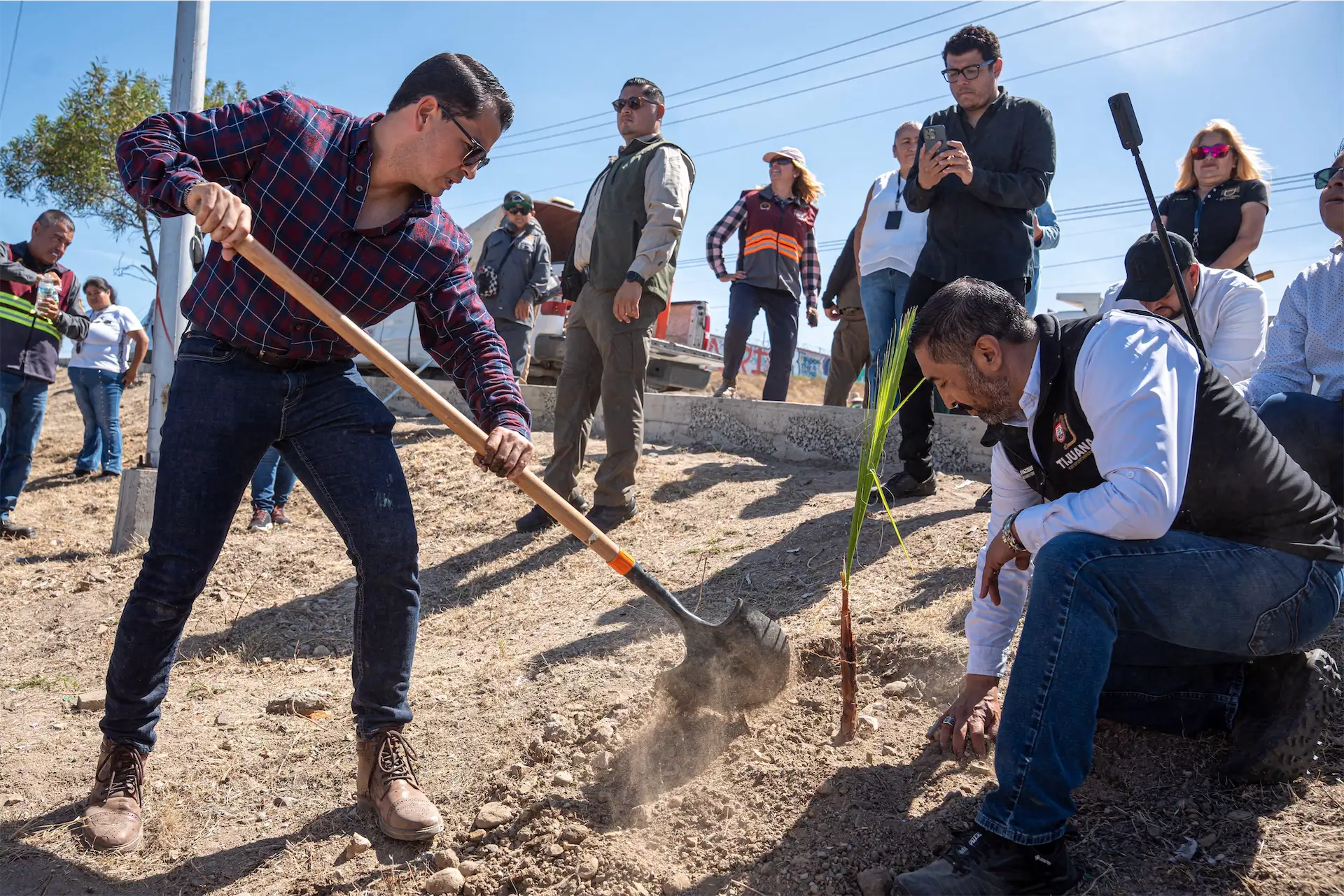 Retiran más de 30 toneladas de azolve en jornada de limpieza en San Antonio de los Buenos