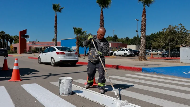 Renuevan señalización y cruces peatonales en la Tercera Etapa del Río Tijuana
