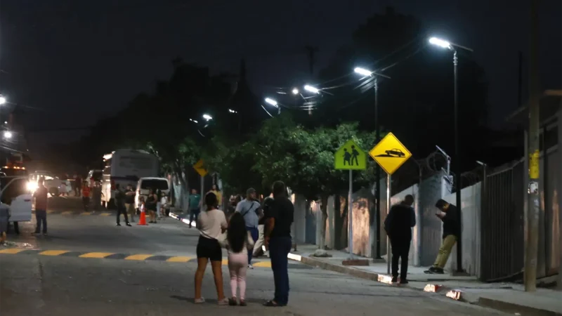 Iluminan ruta escolar en Mariano Matamoros con 60 lámparas solares