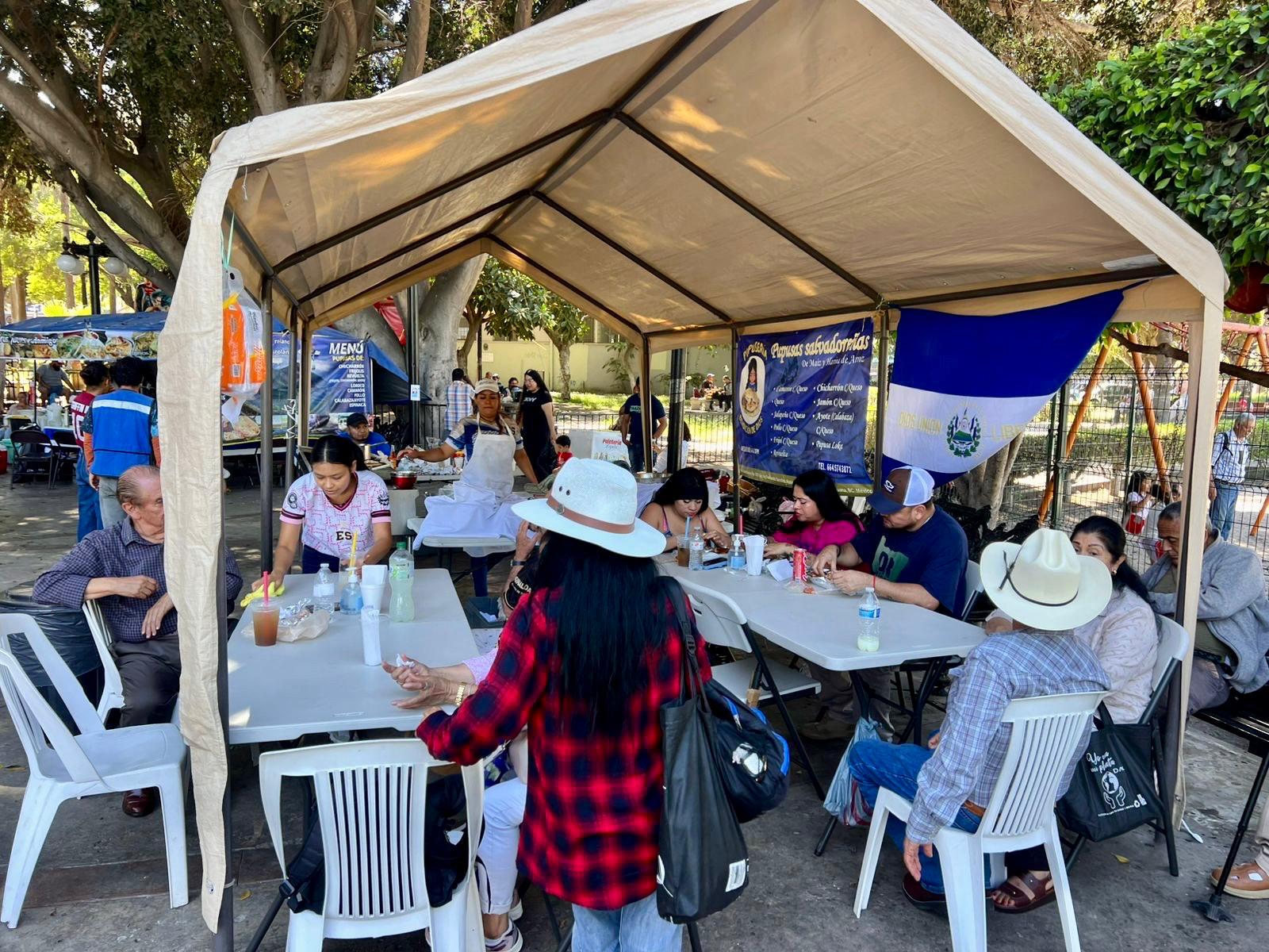 Feria salvadoreña reúne a más de 800 personas en Tijuana