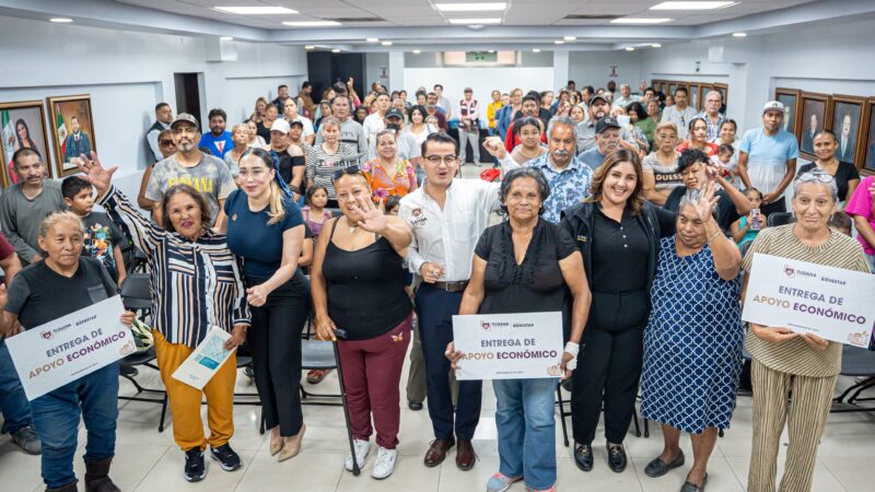 Encabeza presidente municipal entrega de 89 apoyos económicos para fortalecer el bienestar de familias
