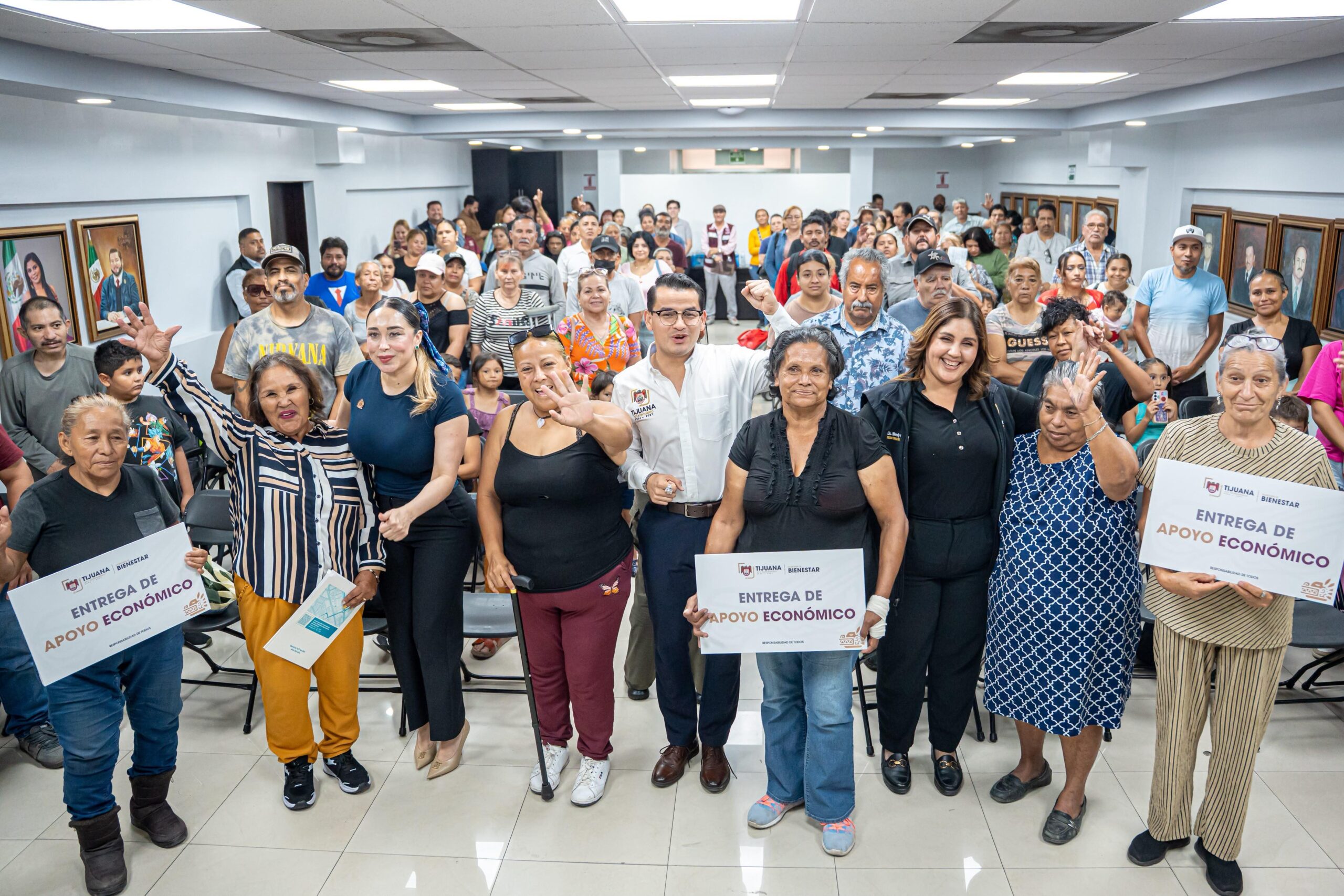 Encabeza presidente municipal entrega de 89 apoyos económicos para fortalecer el bienestar de familias