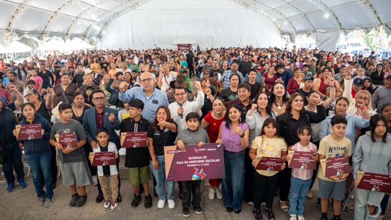 Entregan en Tijuana mil vales para uniformes escolares