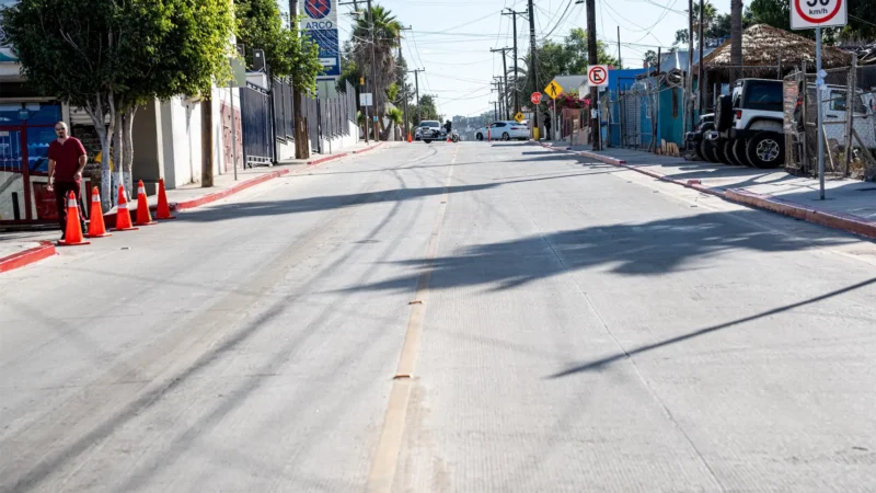 Reconstruyen con concreto hidráulico calle Miguel Hidalgo en La Gloria
