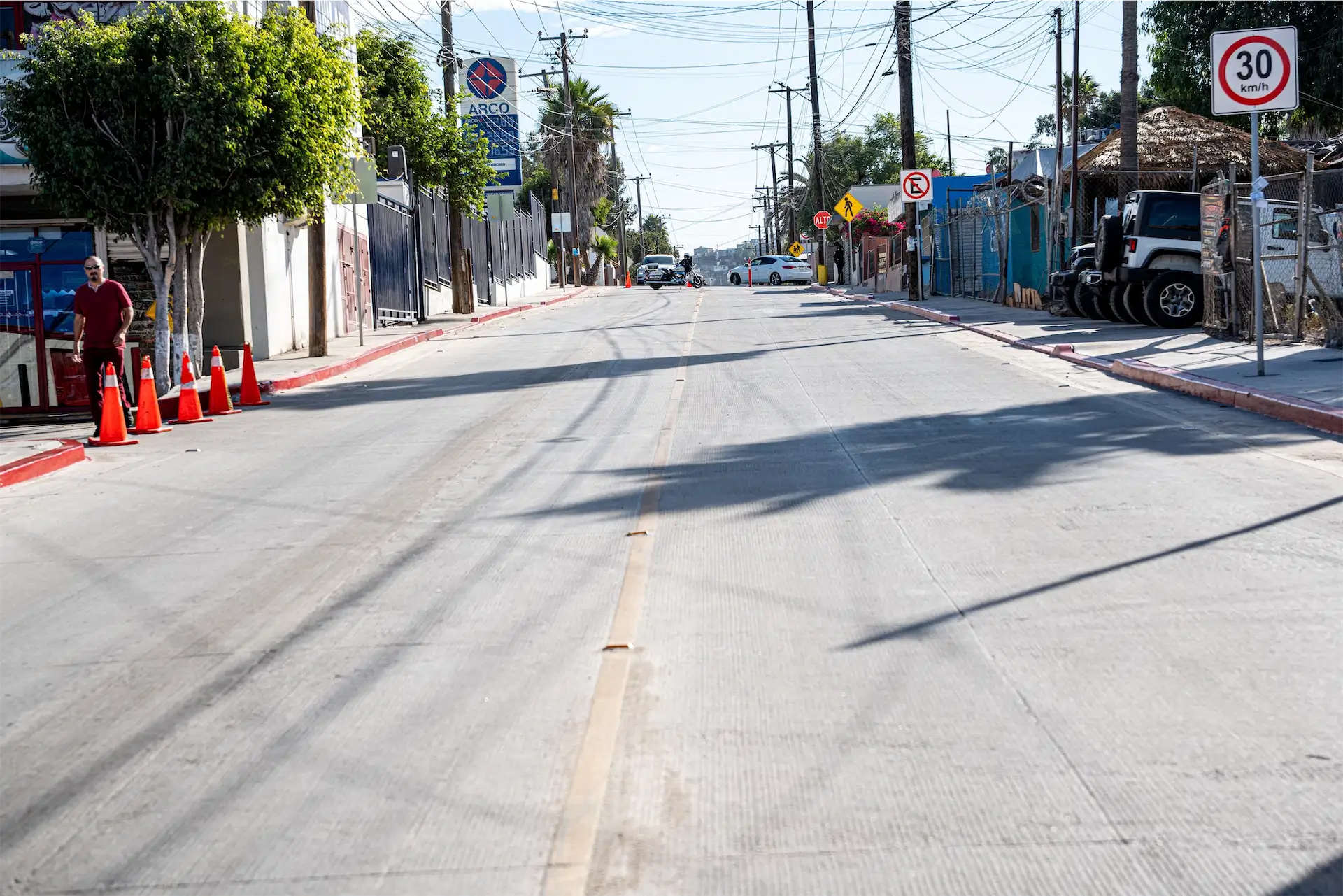 Reconstruyen con concreto hidráulico calle Miguel Hidalgo en La Gloria