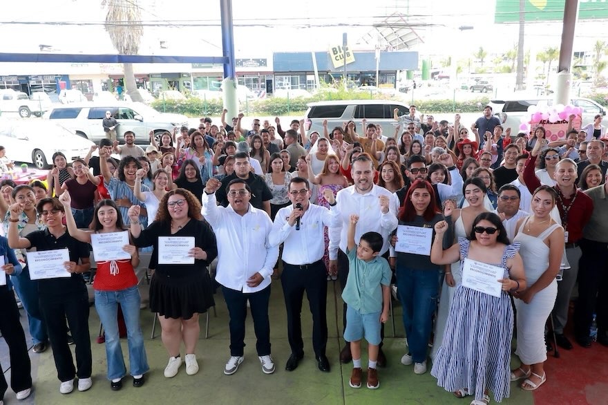 Cerca de 200 jóvenes concluyen talleres gratuitos de capacitación del IMJUV en Tijuana