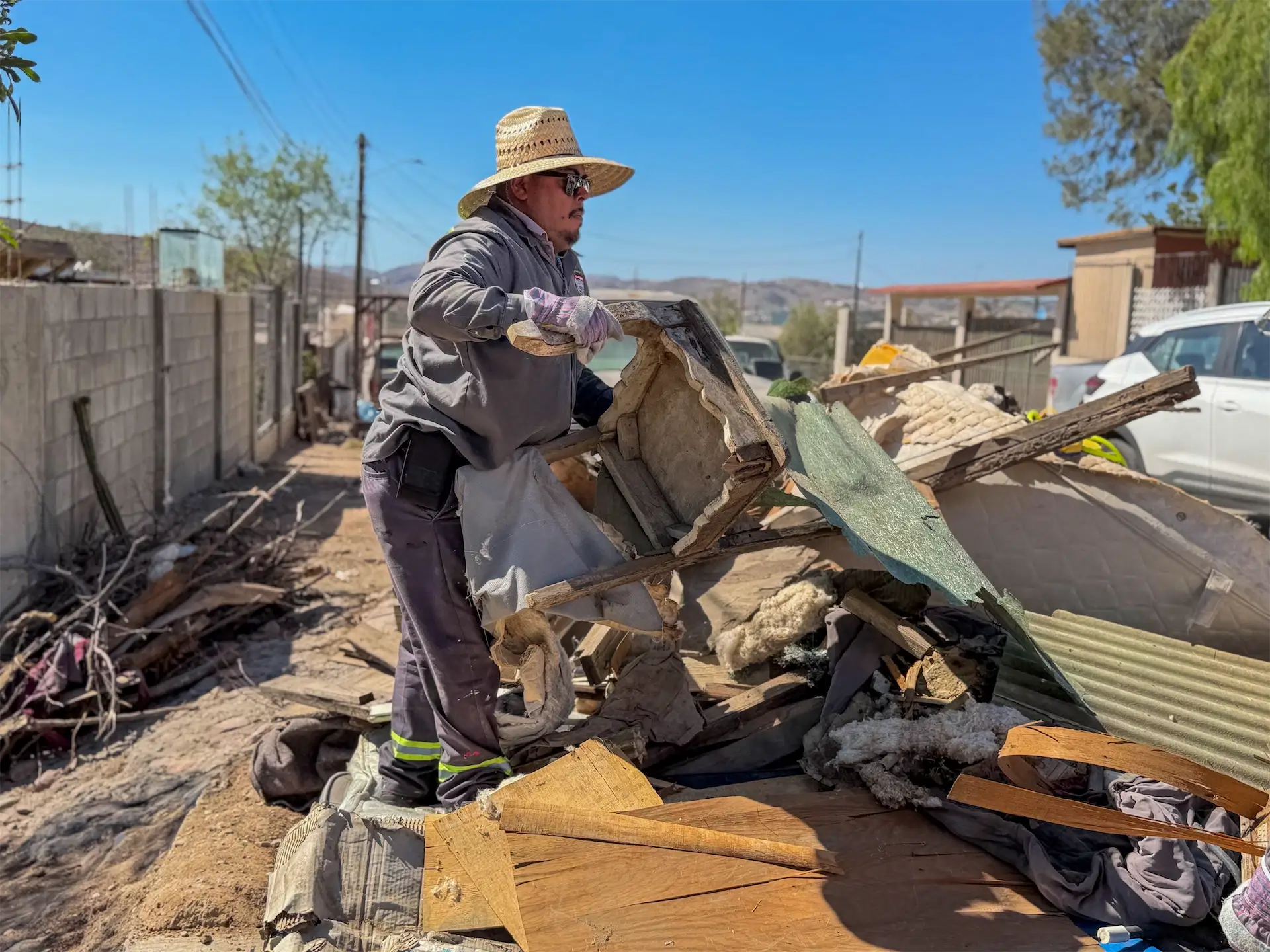 Tijuana retira más de 44 toneladas de basura y mejora espacios para 10 mil 800 personas