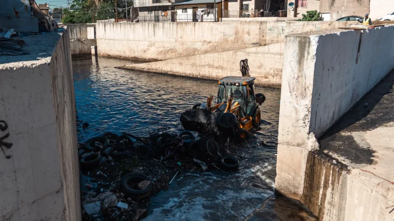 Refuerzan limpieza de desarenadores en Tijuana ante lluvias