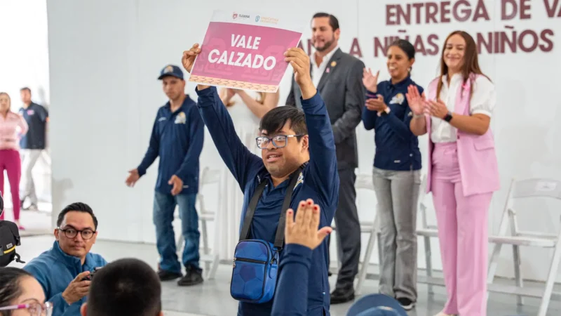 Entregan 200 vales de calzado a niños con discapacidad en Tijuana